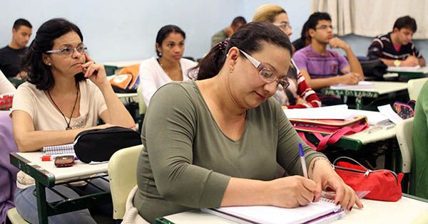 Educação De Jovens E Adultos - 45 Mil Vagas Disponíveis - Inscreva-se!