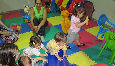 Salário de Auxiliar de Creche
