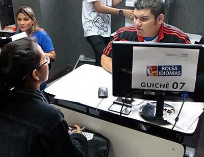 Como funciona o Bolsa Idiomas