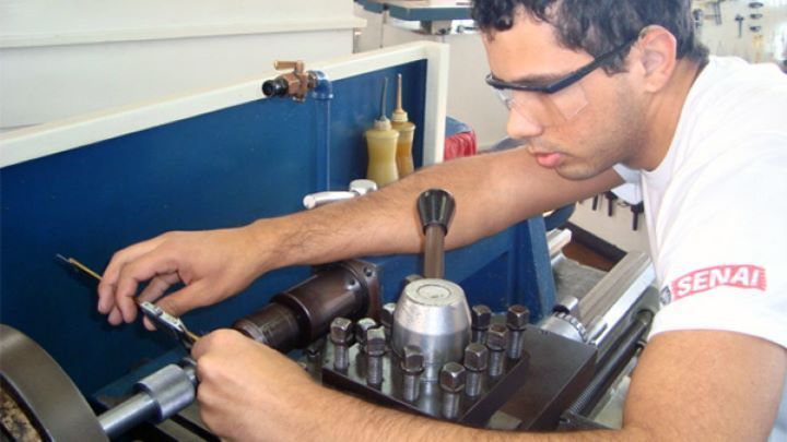 Cursos Gratuitos de Ajustador Mecânico e Armador de Ferros Senai 2020