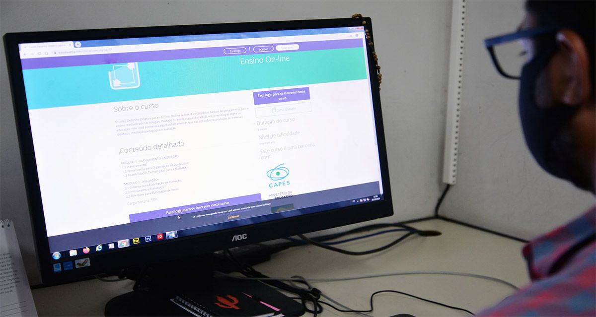 Universidade abre 300 MIL VAGAS em CURSOS para PROFESSORES