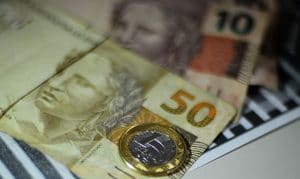 Veja como será a distribuição dos Cartões do Auxílio Brasil em 2022: Grupo recebe primeiro