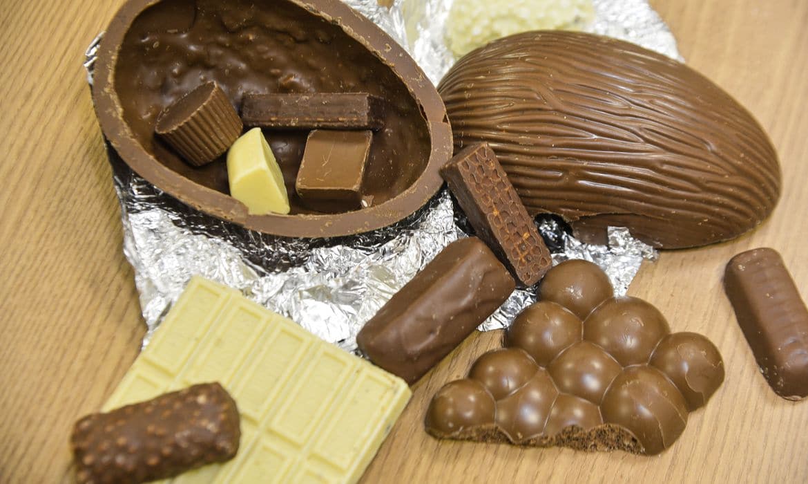 Chocolate realmente dá Acne? Confira 4 mitos e dicas de como combater as espinhas!