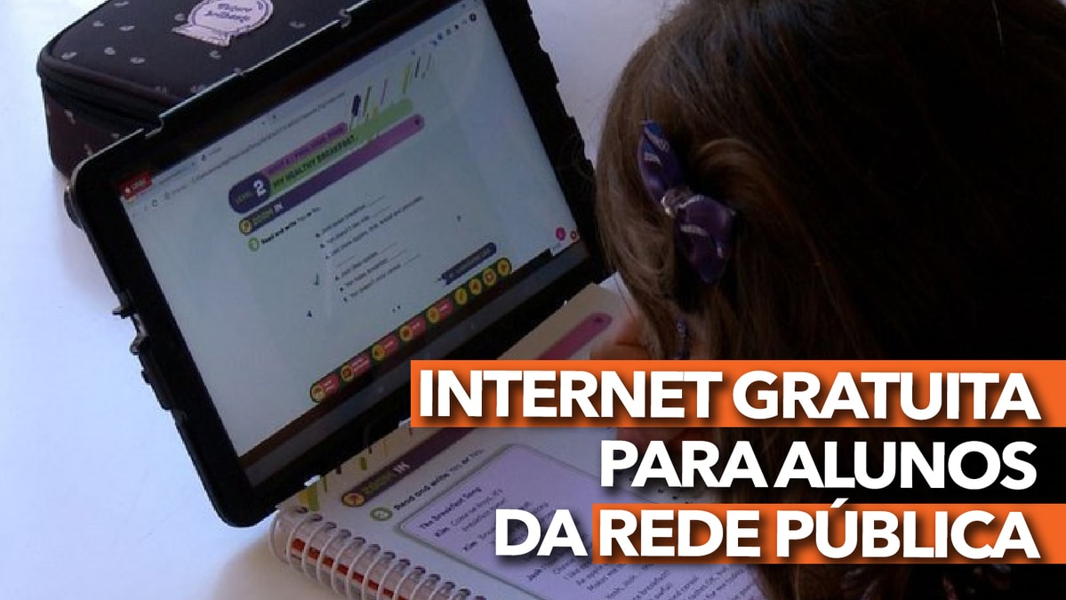 Bolsonaro aprova lei que proporciona internet gratuita para alunos da rede pública; saiba mais