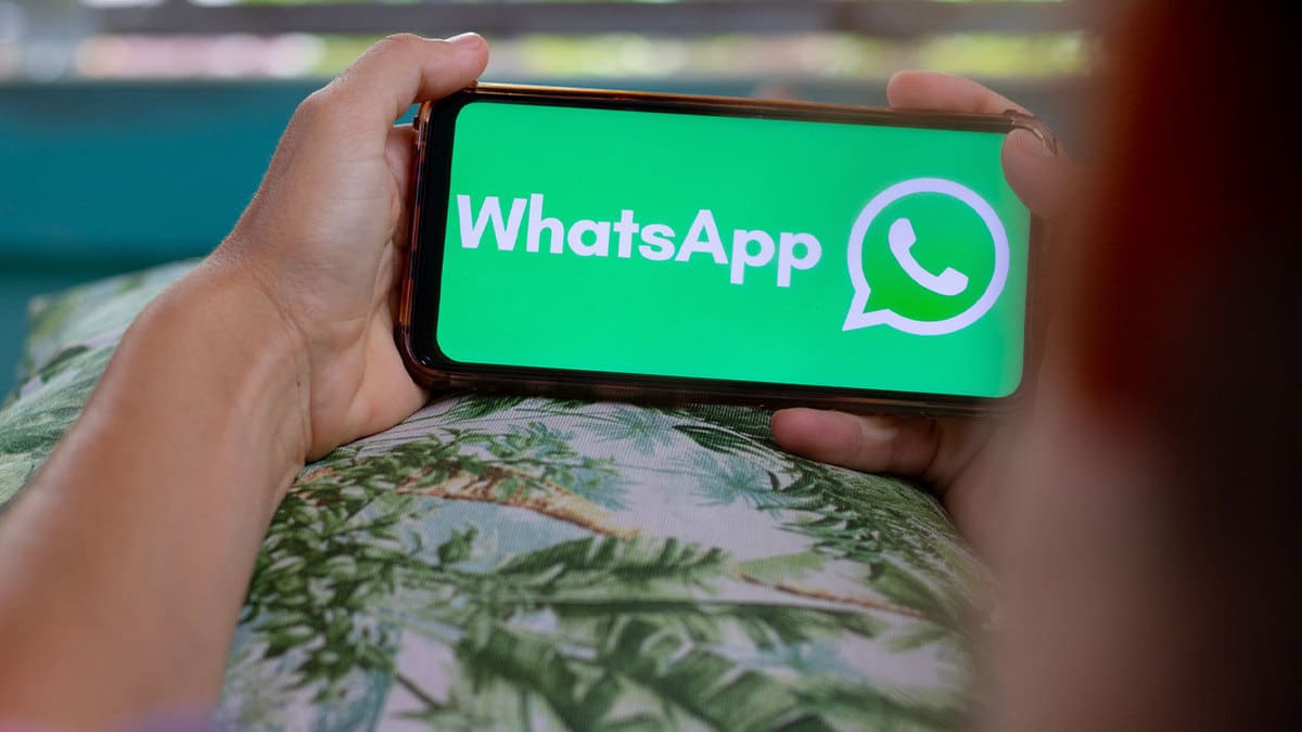 A tutorial to recover deleted photos and videos from WhatsApp