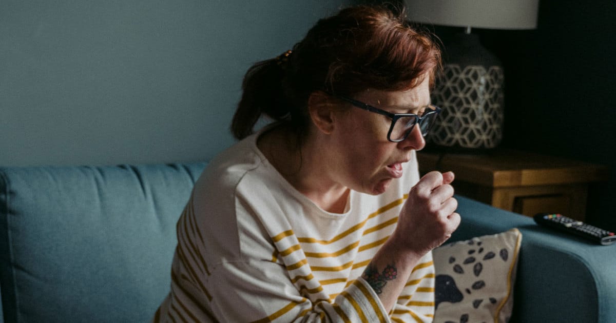 Tá com TOSSE? Veja 10 DICAS simples de como parar de tossir