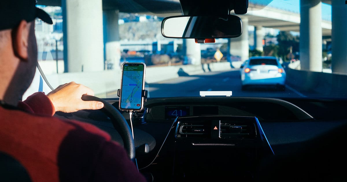 Lei que atinge os motoristas Uber entra em VIGOR e todos ficam PREOCUPADOS