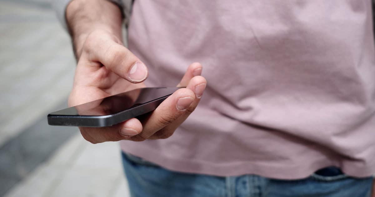 Usar o modo ESCURO do celular e computador pode fazer MAL? Saiba mais!