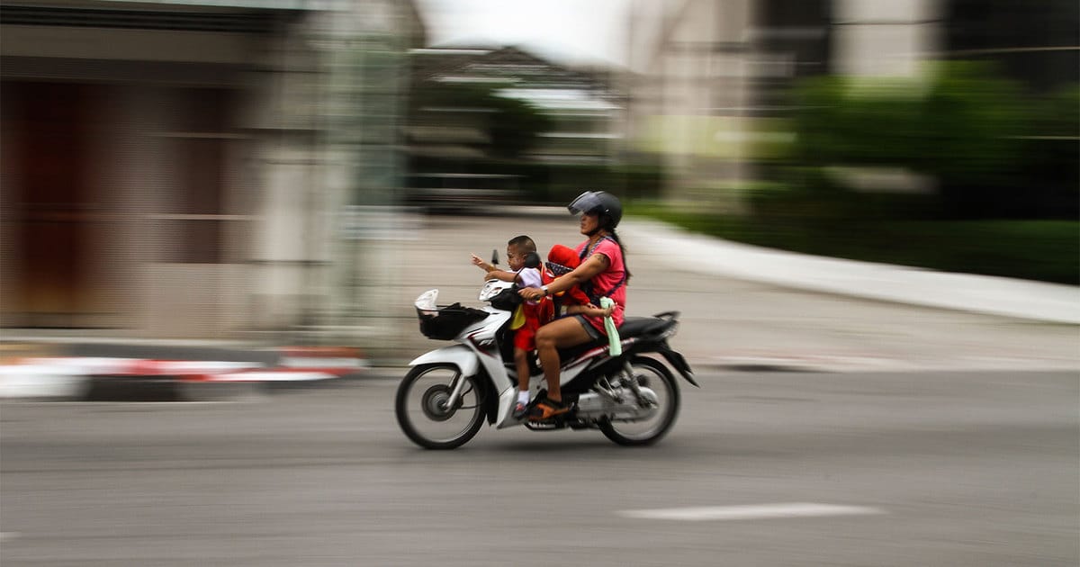 Afinal, pode levar criança na moto?