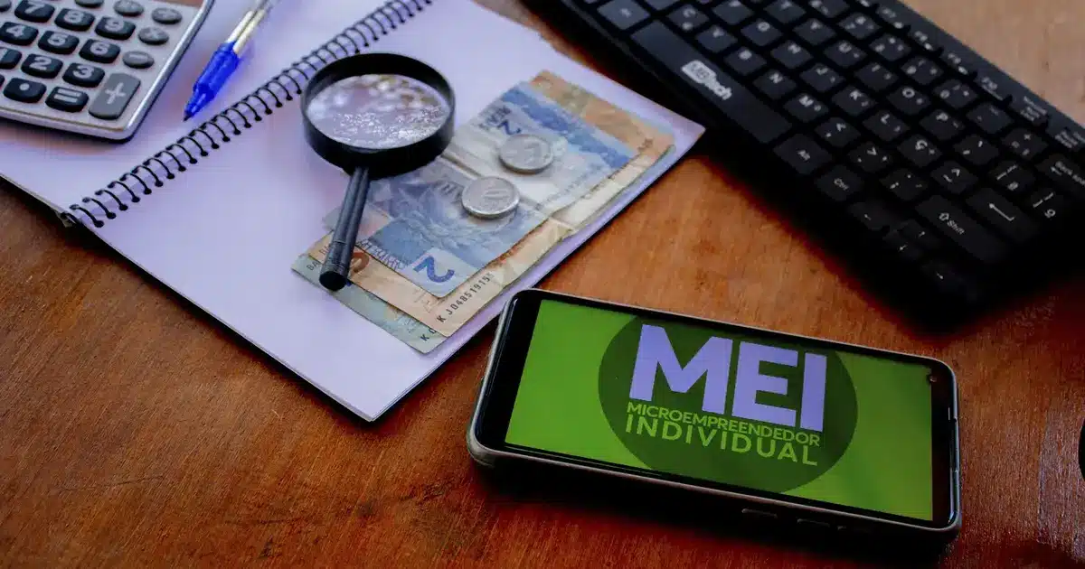 Lista REVELA todas as profissões que poderão permanecer sendo MEI em 2023