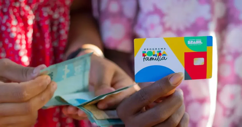 Você sabia que o Bolsa Família realiza pagamentos extras para os beneficiários? Veja como ter acesso aos pagamentos!