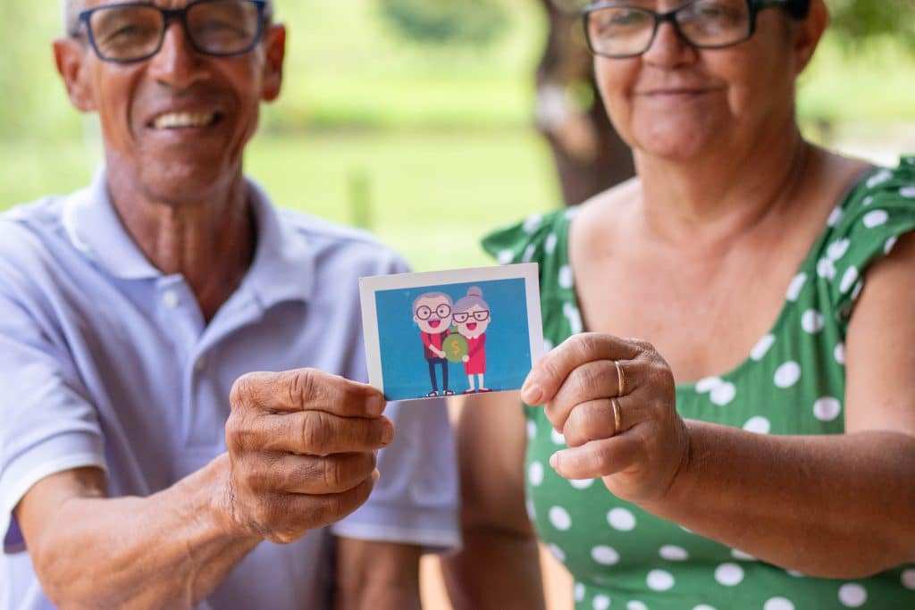 Se você faz parte dos aposentados que ainda trabalham, veja se pode aumentar o salário.
