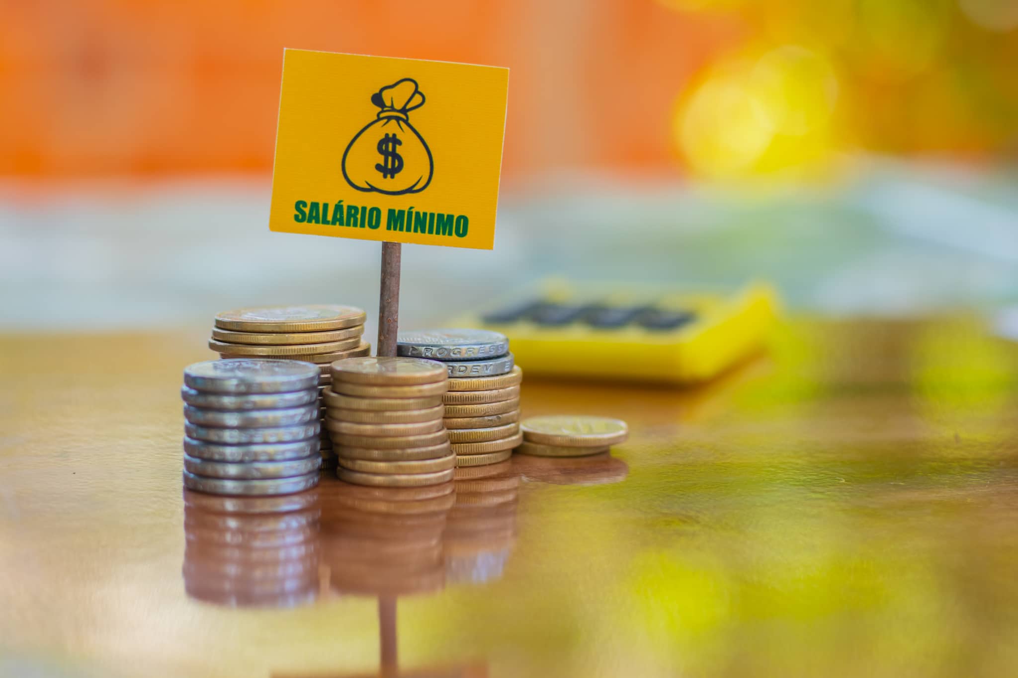 Quer saber quanto você vai ganhar até 2028? Veja as projeções do salário mínimo!