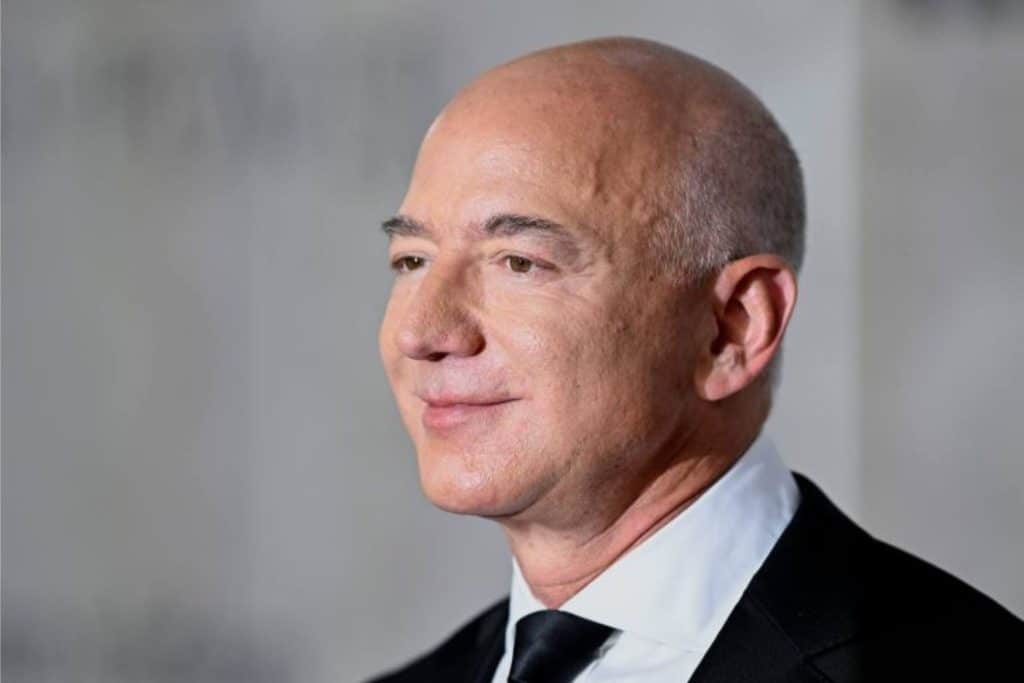 Jeff Bezos, dono da Amazon, ocupa o segundo lugar