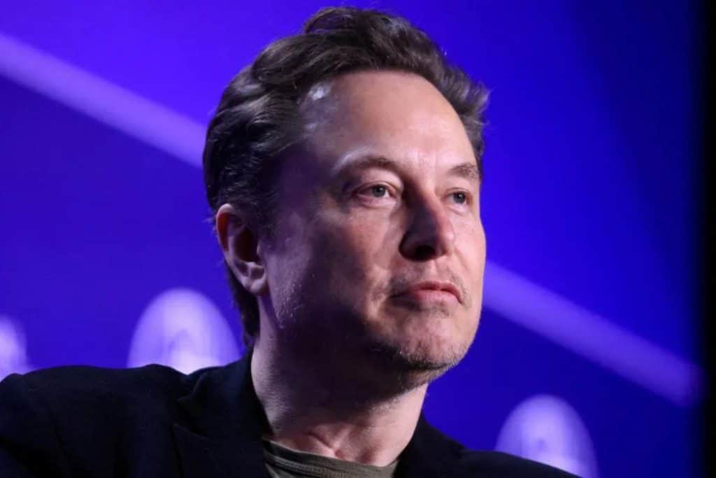 Elon Musk continua em primeiro lugar