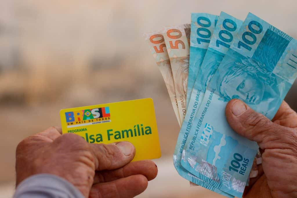 Se você recebe o Bolsa família, pode ganhar um extra caso arrume emprego. Entenda!