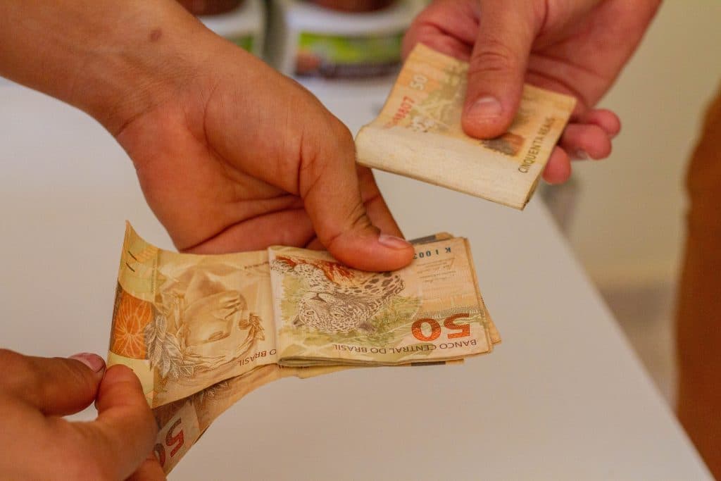 Precisando de uma graninha extra? Veja como fazer dinheiro com seu CPF!