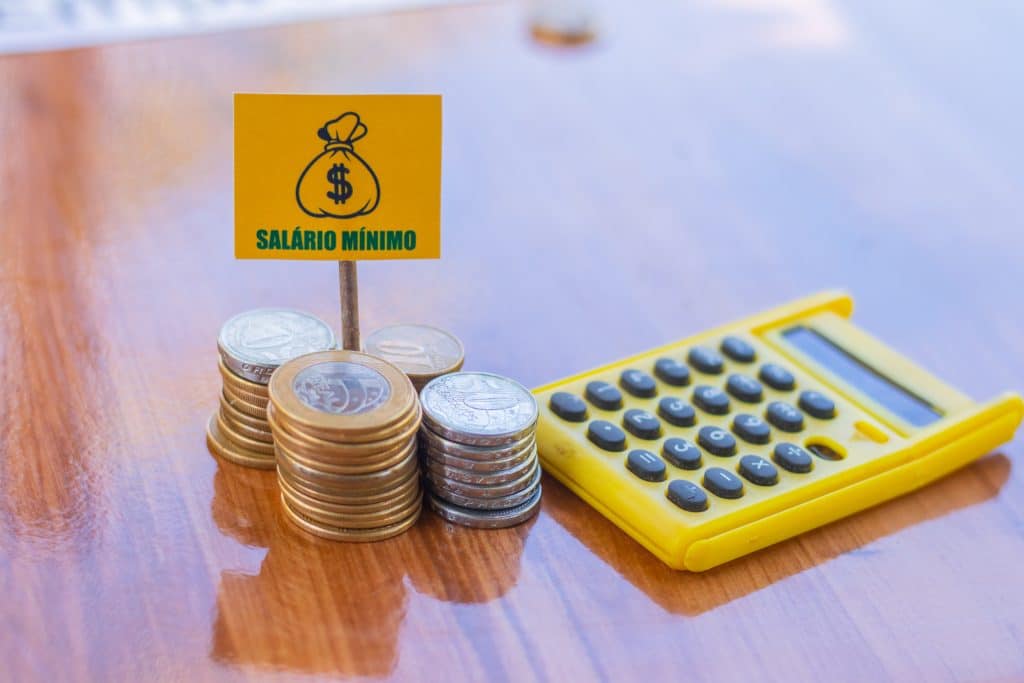 Já pensou em receber um salário mínimo de R$ 1.502? Veja as alterações no pagamento.