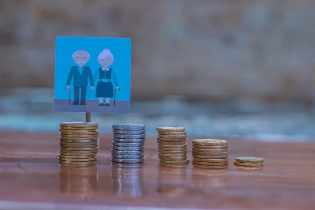 Pensando em se aposentar? Veja qual idade e tempo de contribuição são necessários.