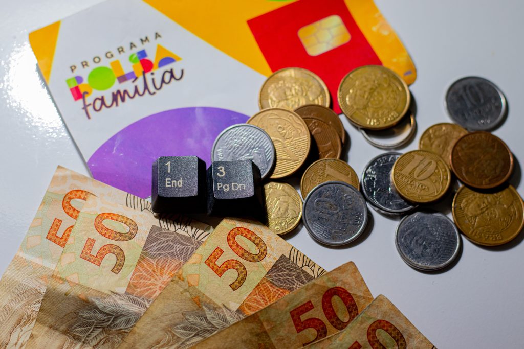13° do Bolsa Família: beneficiários estão CHOCADOS com o quanto podem receber, consulte AGORA
