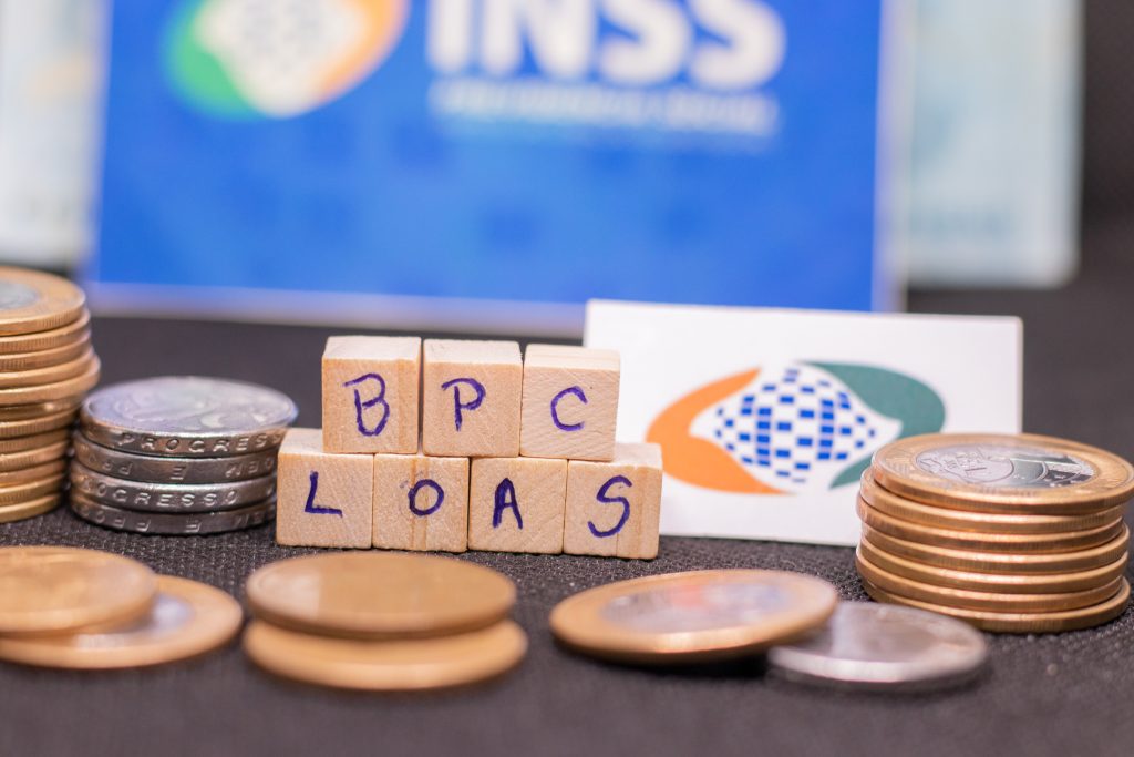 BPC em dobro: descubra se duas pessoas que moram na mesma casa podem receber o benefício 2x