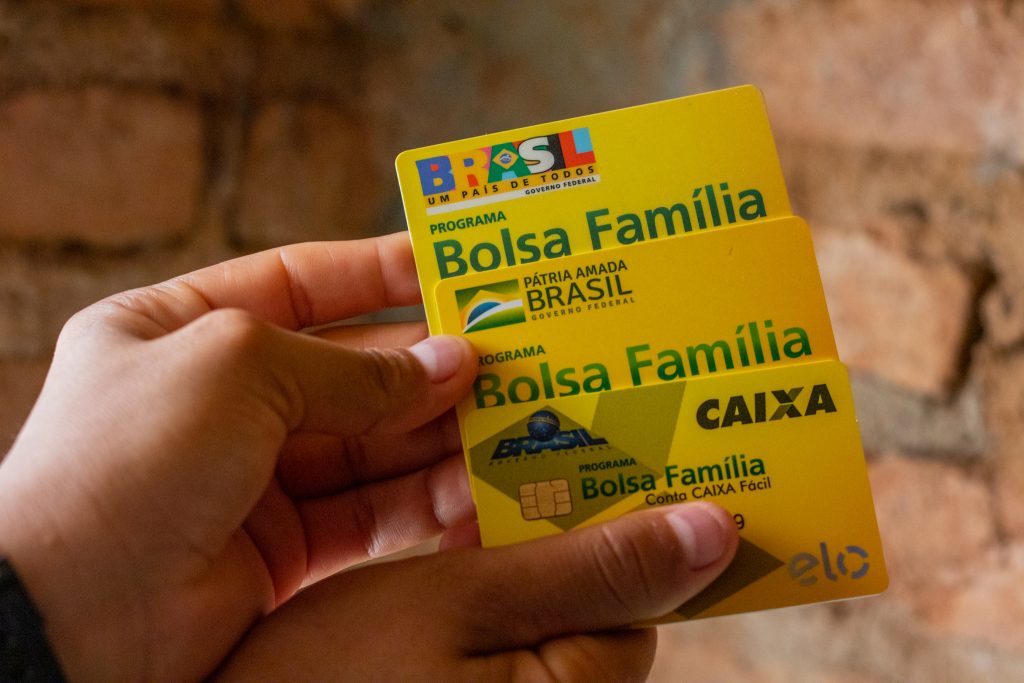 Se você é beneficiário do Bolsa Família, confira como receber os 5 extras do benefício!