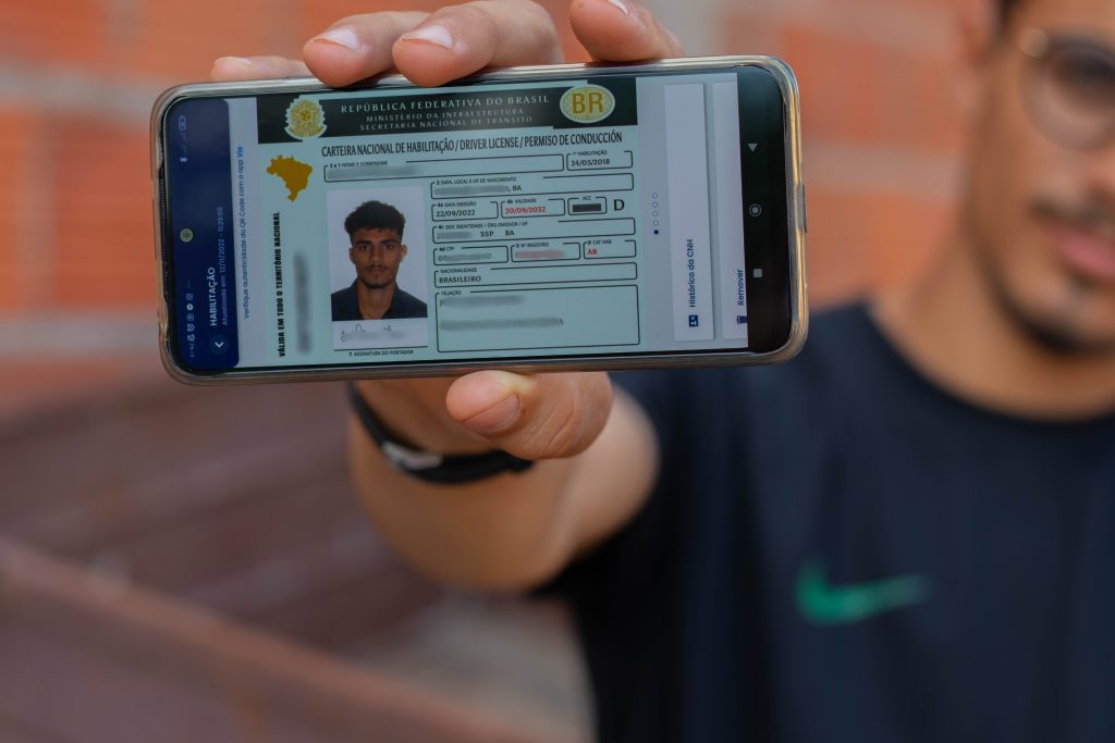 Completou 18 anos e quer dirigir? Confira o VALOR para tirar sua CNH no Brasil