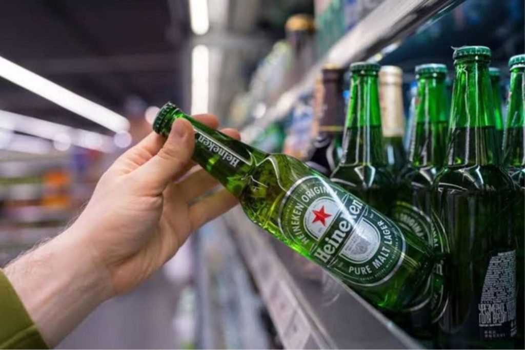 Já pensou em ganhar um celular sem precisar pagar? Conheça a campanha da Heineken!