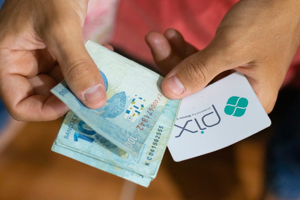Estudante, faça ISSO para sacar R$ 200 a partir do dia 26/08 via PIX
