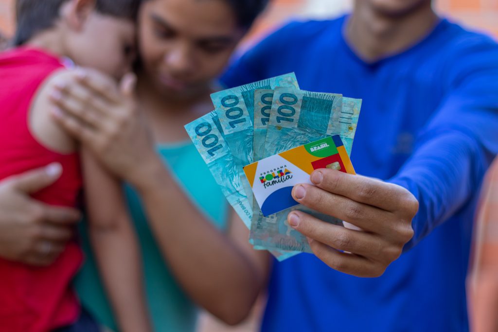 Os beneficiários estão perto de receberem uma excelente notícia: o 13º do Bolsa Família.