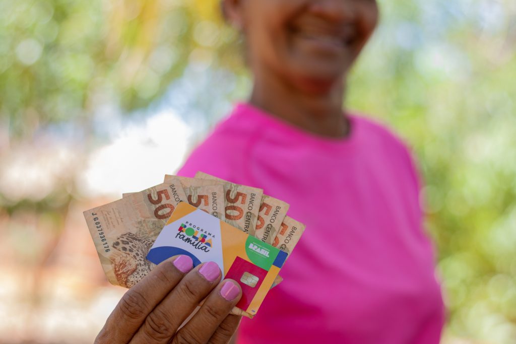 NIS 0, 2, 4, 6 e 8 vão receber PIX de R$ 1800 do Bolsa Família, veja como