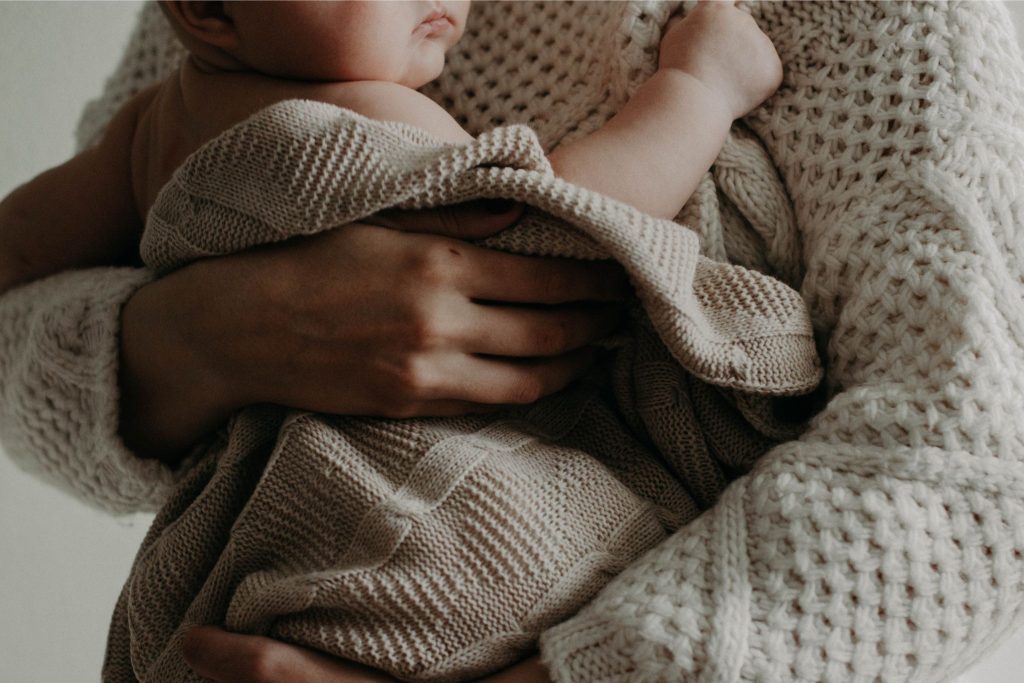 Se você é mãe solteira, veja quais benefícios pode receber do governo.