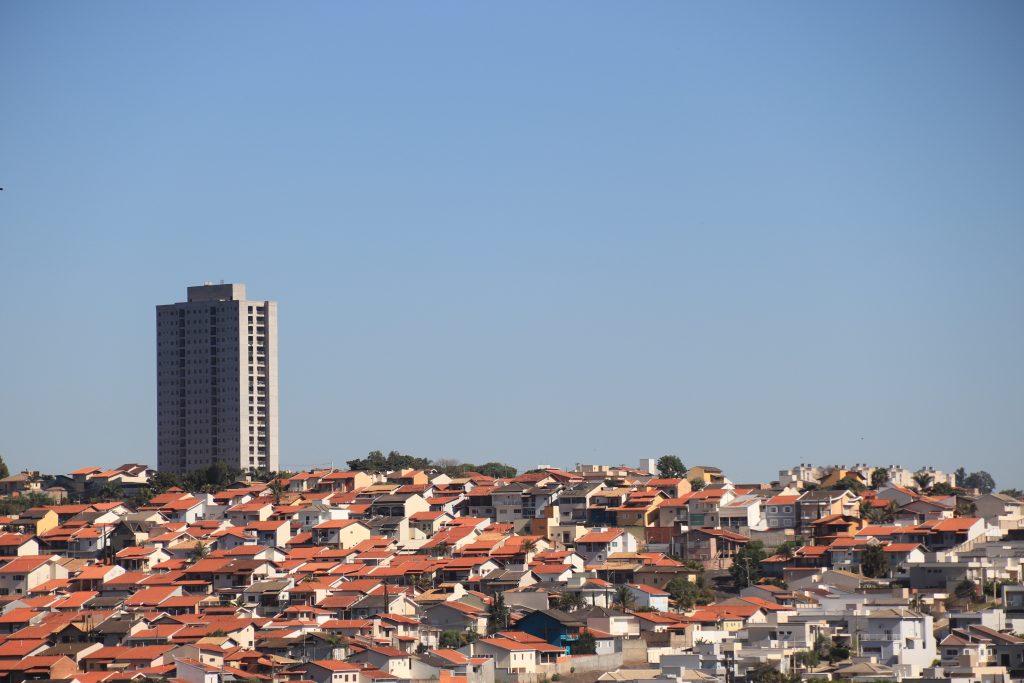 Precisa ser milionário? Veja quanto custa para viver nas 3 cidades mais caras do Brasil e do mundo em 2024