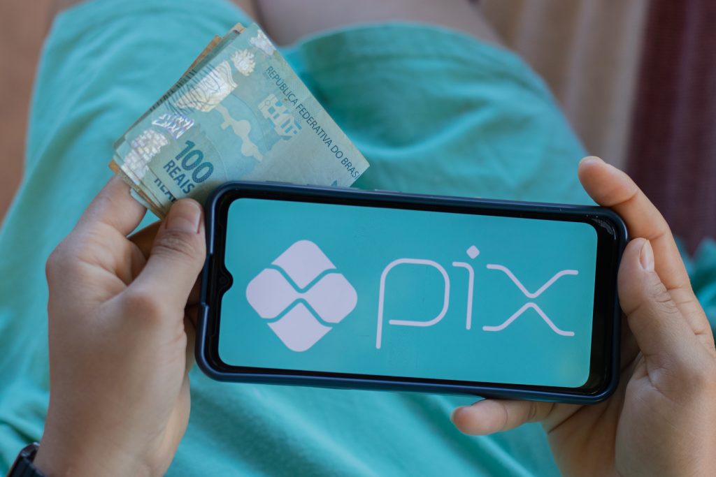 O golpe do Pix errado pode parecer uma coincidência, mas é perigoso.