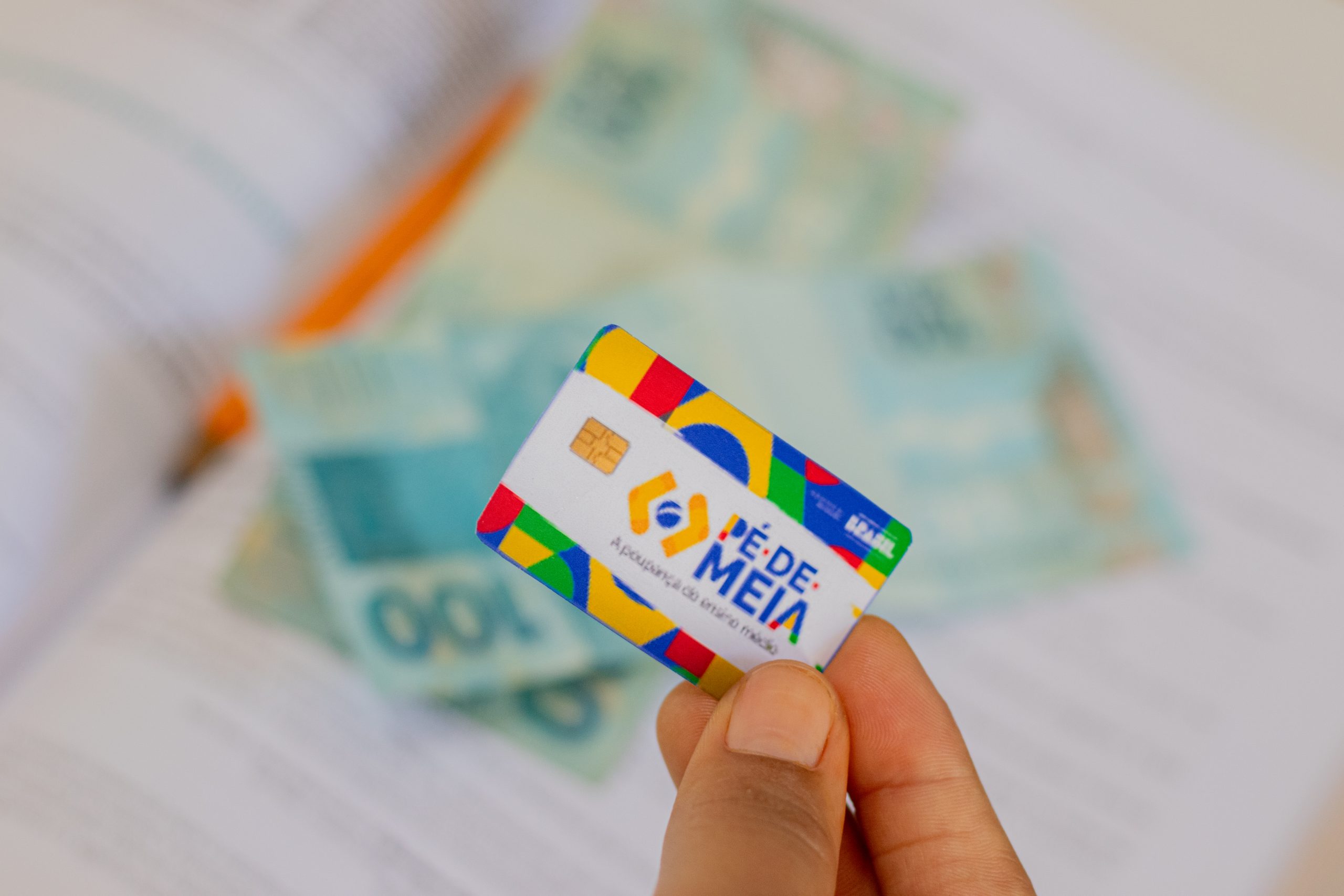 Afinal, quantas faltas posso ter para receber o Pé-de-Meia? Número ASSUSTA estudantes brasileiros!