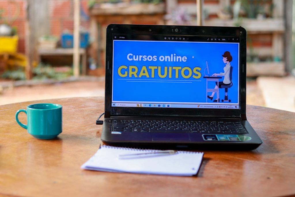 Se você quer aprender inglês ou espanhol, veja alguns cursos de graça para aproveitar.