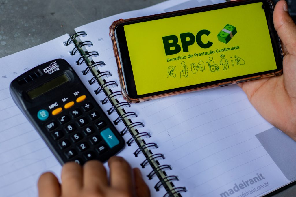 BPC pode virar aposentadoria? Conheça direitos de beneficiários e segurados do INSS em 2024