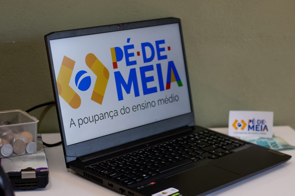 Não recebeu o Pé-de-Meia em agosto por falta de frequência escolar? Veja como resolver!