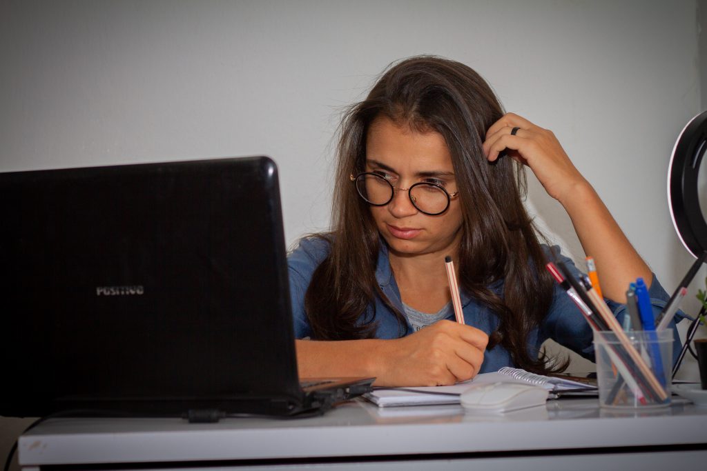 Procurando oportunidades de emprego melhores? Veja como ter acesso aos concursos!