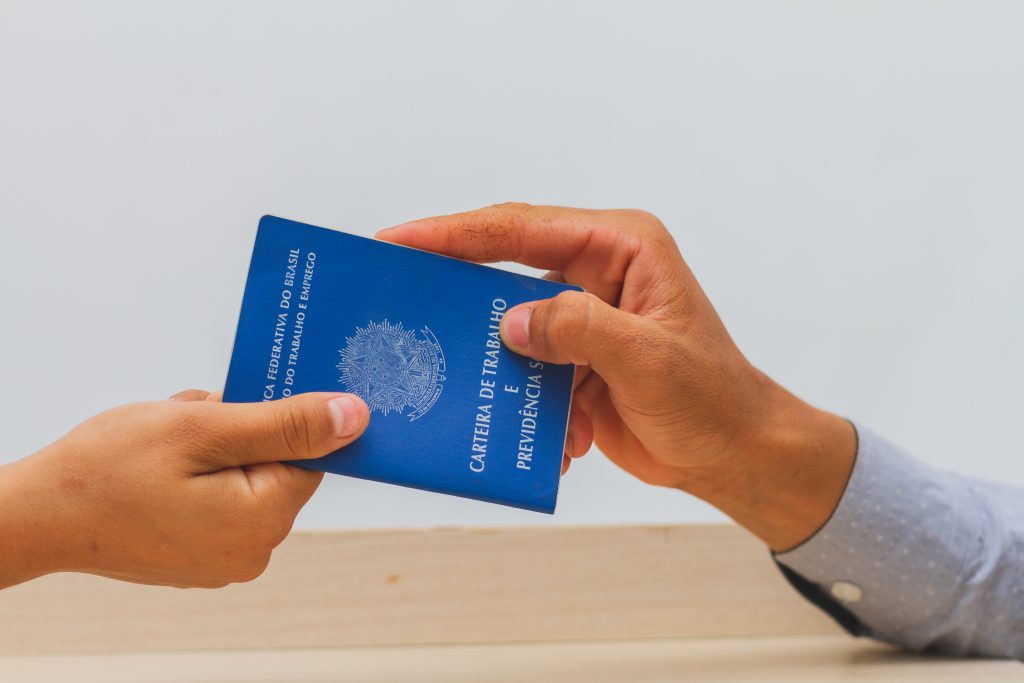 Do estágio à carteira assinada: região do Brasil abre diversas VAGAS de emprego; confira oportunidades