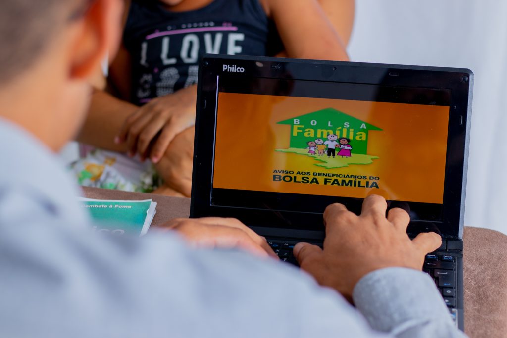 Quer se inscrever no Bolsa Família, mas é menor de idade? Veja como fazer isso!