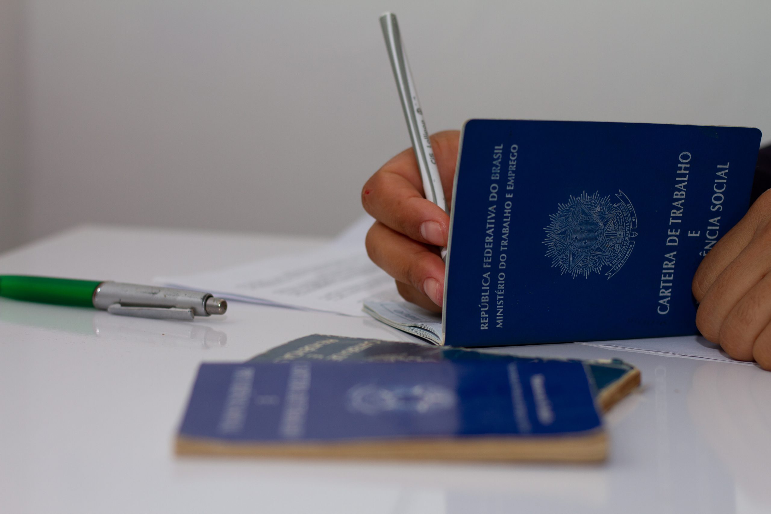 Empregados que batem carro da empresa são demitidos por justa causa? Veja o que diz a lei da CLT!