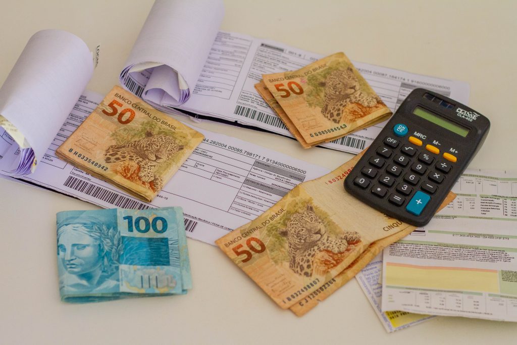 Se você foi cancelar um serviço e recebeu uma multa de 40% ou mais, saiba o que fazer.