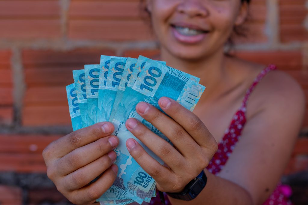 Mães de Pernambuco: aprenda a consultar o benefício da maneira CORRETA e saque R$ 300 todo dia 07