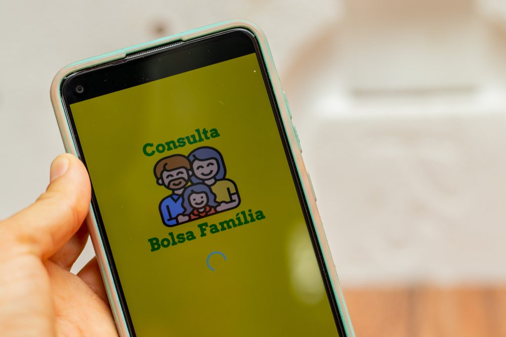 Se você receber essa mensagem no app do Bolsa Família, fique atento para não ter o benefício cancelado.