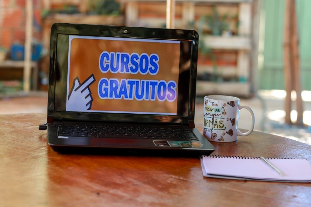Mulheres no poder: programa abre 350 VAGAS em cursos gratuitos para público feminino em região com ALTO potencial de crescimento; inscreva-se