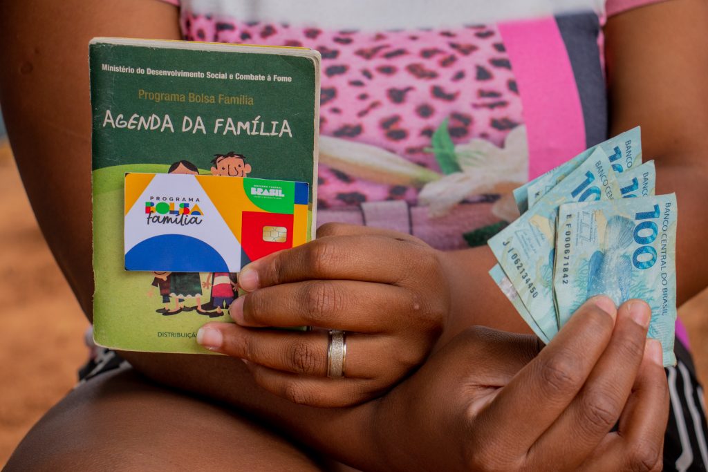 Para ATUALIZAR o Bolsa Família, o comprovante de residência deve estar em meu nome? Saiba quais documentos levar!