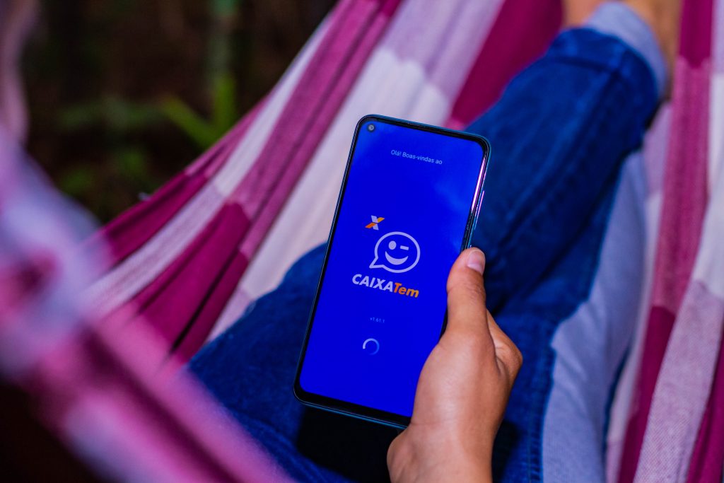 Que problemão! Meu celular QUEBROU e não consigo acessar o Caixa Tem, o que devo fazer a partir de AGORA?