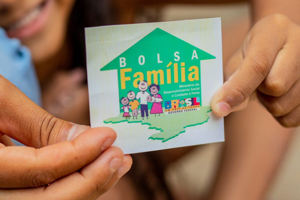 Você precisa sacar o Bolsa Família, mas não tem cartão nem Caixa Tem? Veja como.