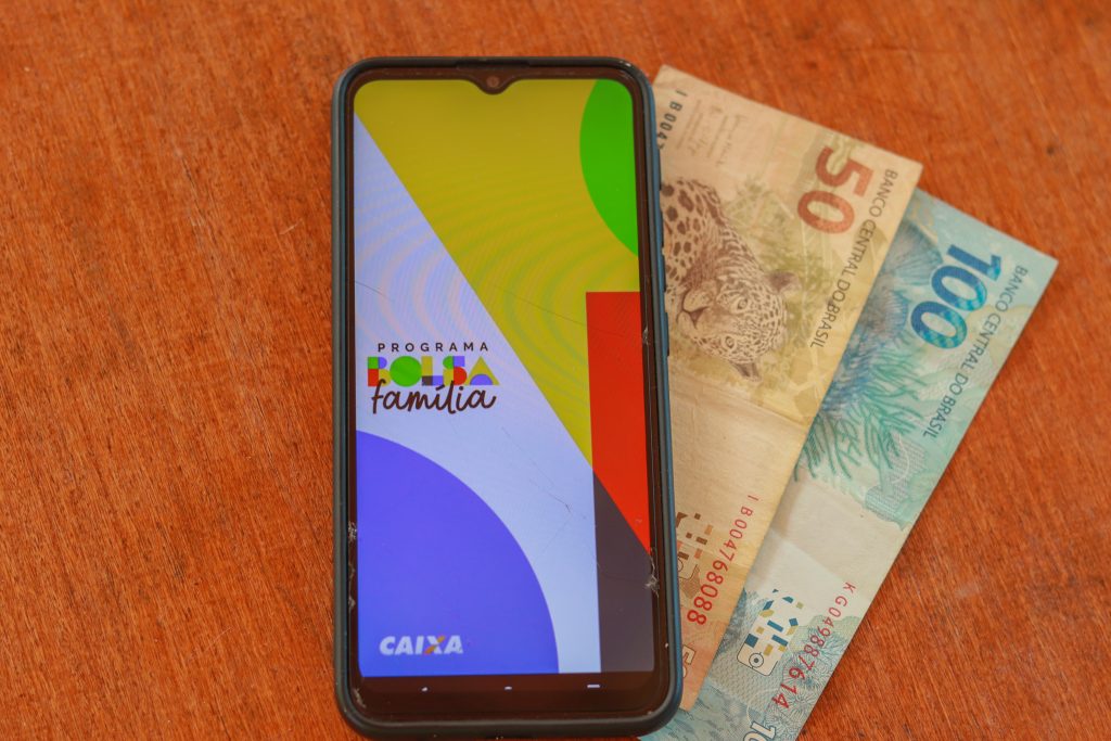 Bolsa Família: número desconhecido no app está impedindo saque?